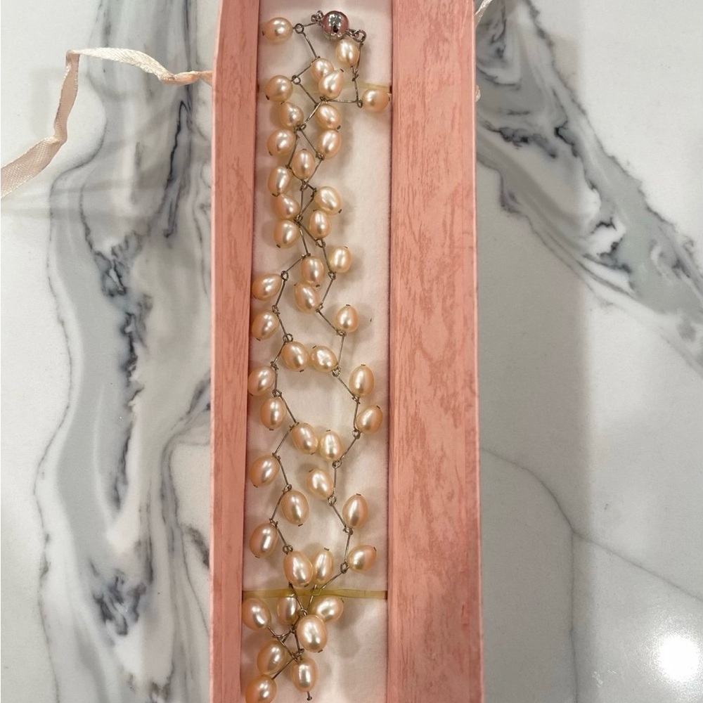 Elegant Pearl Necklace plus free earrings - Picture 3 of 4